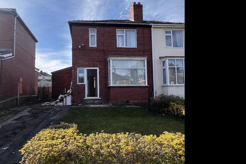 3 bedroom semi-detached house to rent, Broom Avenue, Rotherham, S60