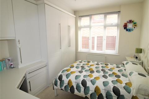 33 Southview Drive, Upminster, RM14 2LL