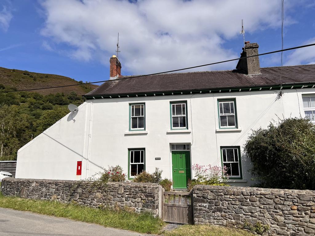 Rhandirmwyn, Llandovery, Carmarthenshire. 4 bed semidetached house for
