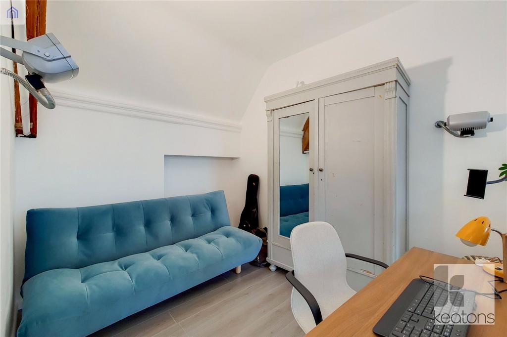 Bedroom 2/Office
