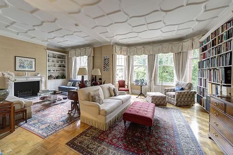 6 Oakwood Court, London, W14 8JU