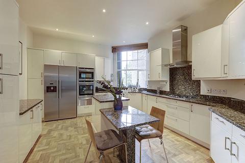 6 Oakwood Court, London, W14 8JU