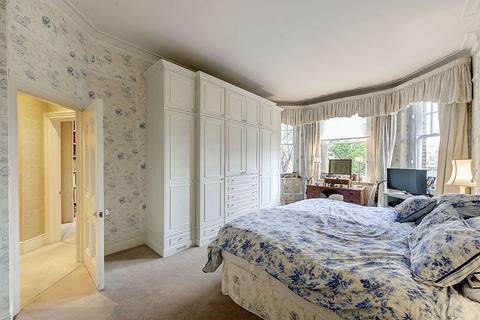 6 Oakwood Court, London, W14 8JU