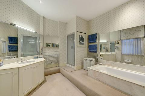 6 Oakwood Court, London, W14 8JU