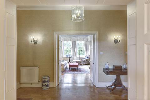6 Oakwood Court, London, W14 8JU