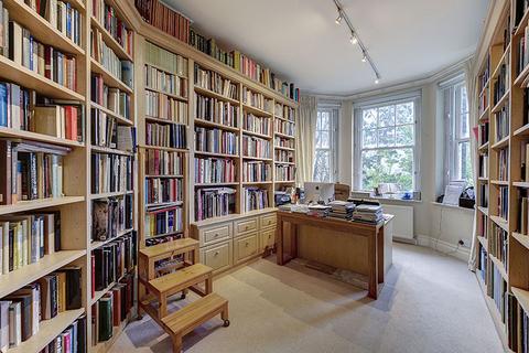 6 Oakwood Court, London, W14 8JU