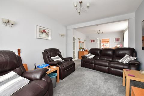 2 bedroom detached bungalow for sale - Canewdon Gardens, Wickford, Essex