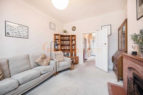 4 bedroom semi-detached house for sale - Lyndhurst Avenue, Mill Hll