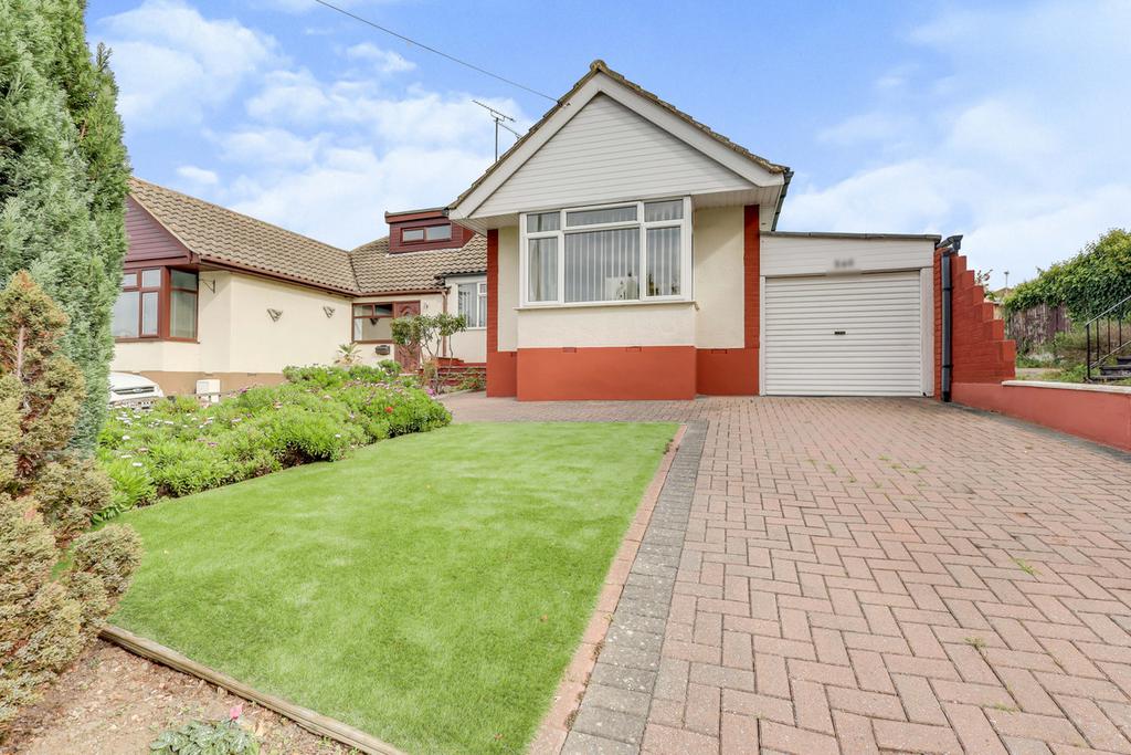 Rayleigh Road, Leighonsea, SS9 2 bed semidetached bungalow for sale £350,000