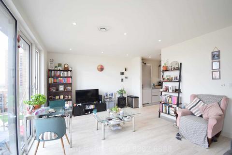 1 bedroom flat for sale, Moorhen Drive, London