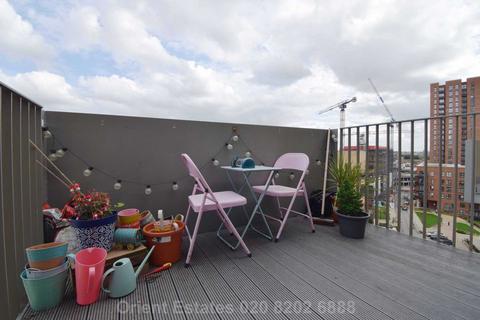 1 bedroom flat for sale, Moorhen Drive, London