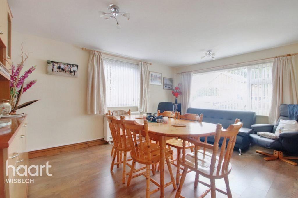 Station Drive, Wisbech St Mary 2 bed bungalow £200,000