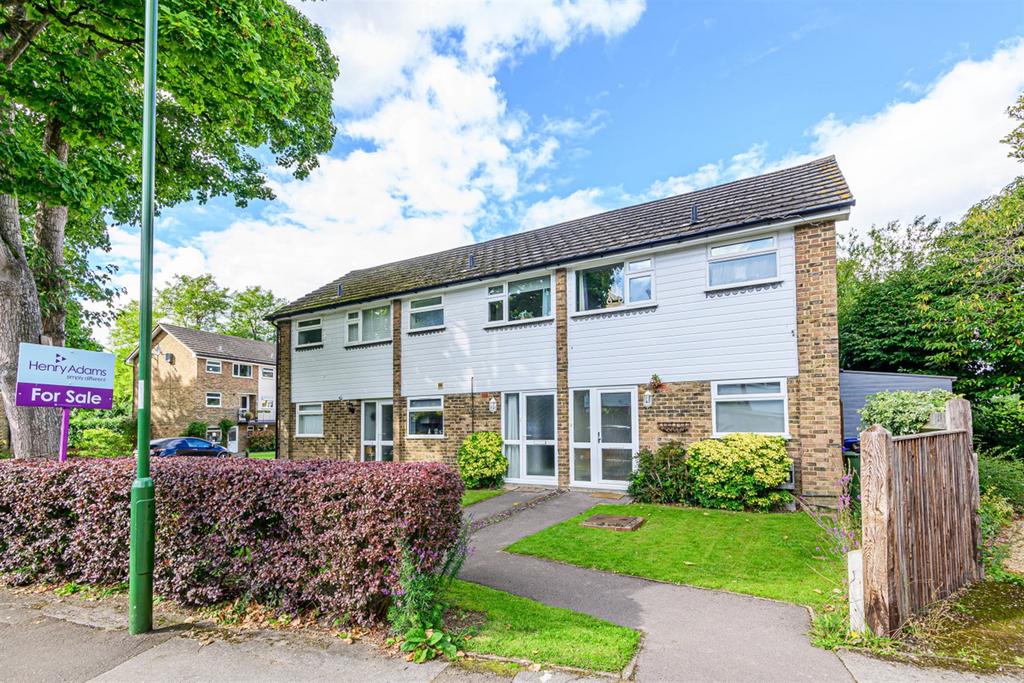 Chestnut Gardens, Horsham, RH12 2 bed terraced house - £305,000