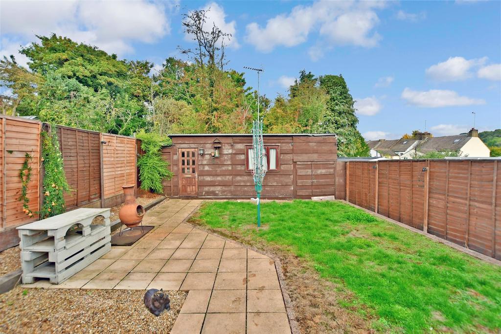 Carlton Crescent, Chatham, Kent 3 bed semidetached house £340,000