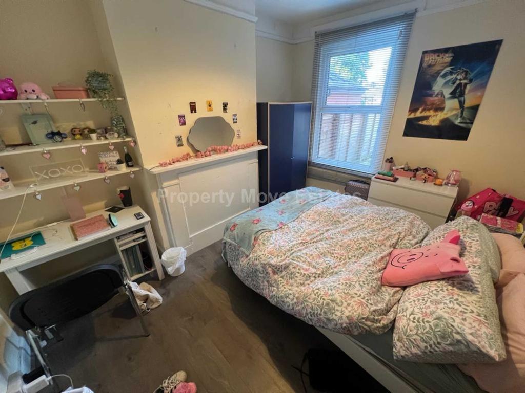 Junction Road, Reading 5 bed terraced house £2,375 pcm (£548 pw)