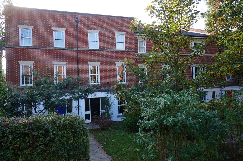 Alan Road, Ipswich IP3 4 bed townhouse for sale £395,000