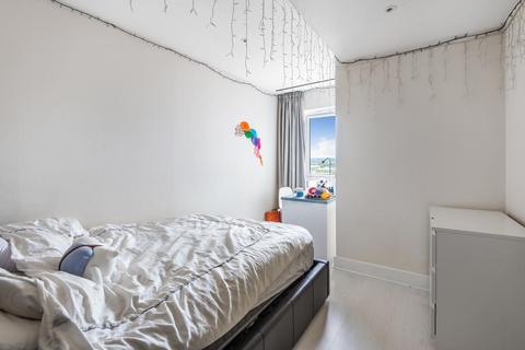 3 bedroom flat for sale, Beaufort Park,  Colindale,  NW9
