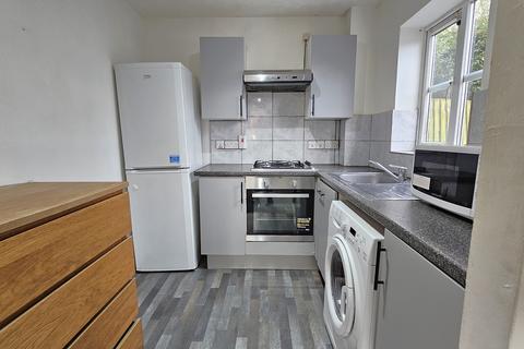 1 bedroom flat to rent, Turner Close, Wembley HA0