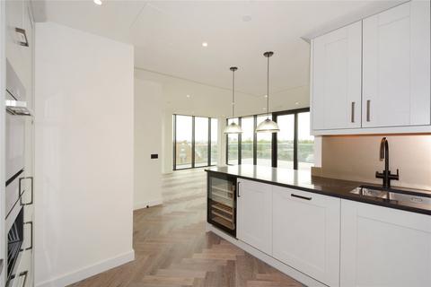 4 bedroom flat to rent, Merino Gardens, London
