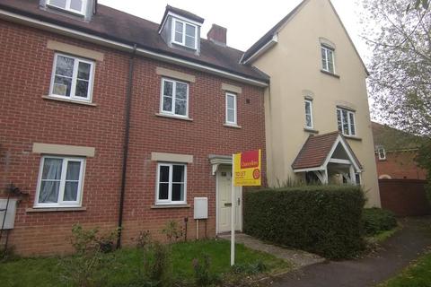 4 bedroom terraced house to rent - Fallows Road,  Reading,  RG7