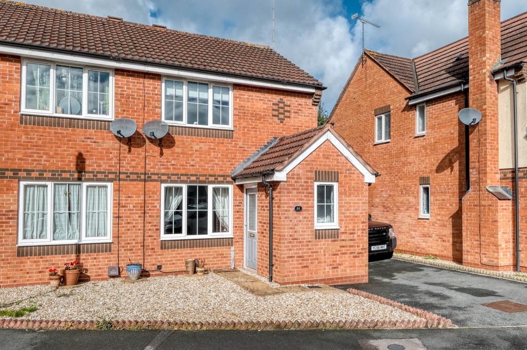 Shireland Lane, Brockhill Redditch... 2 bed semidetached house £220,000