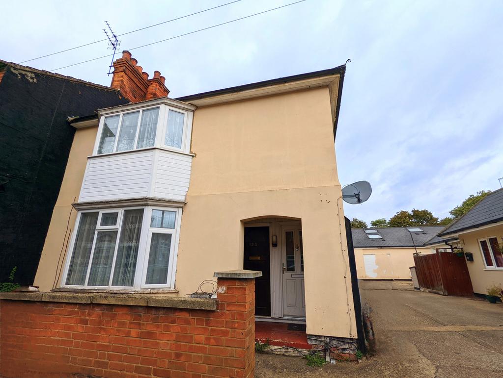 Wood Street, Kettering, NN16 2 bed £675 pcm (£156 pw)