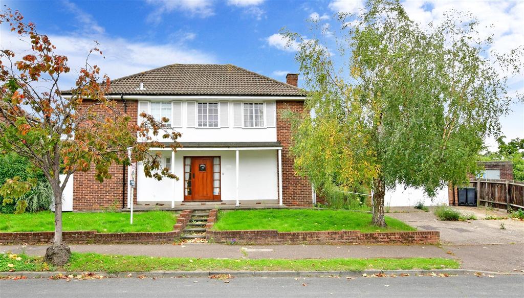 Lyndhurst Rise, Chigwell, Essex 4 bed detached house £1,350,000