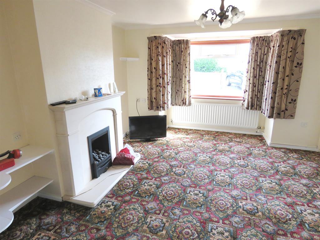 Queen Elizabeth Avenue, Lymington... 3 bed semidetached house £1,500