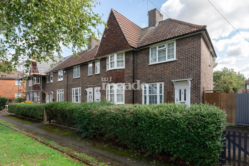 Manor Farm Drive, Chingford, E4 2 bed end of terrace house £450,000