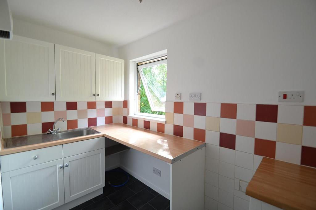 Linden Road, Coxheath, Kent ME17 4RA Studio £625 pcm (£144 pw)