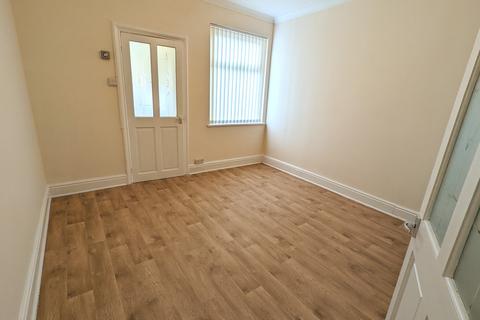 2 bedroom terraced house to rent, Victoria Street, Grantham, NG31