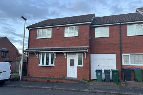 4 bedroom semi-detached house to rent, Railway Street, West Bromwich B70