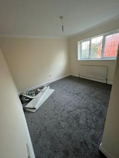 4 bedroom semi-detached house to rent, Railway Street, West Bromwich B70