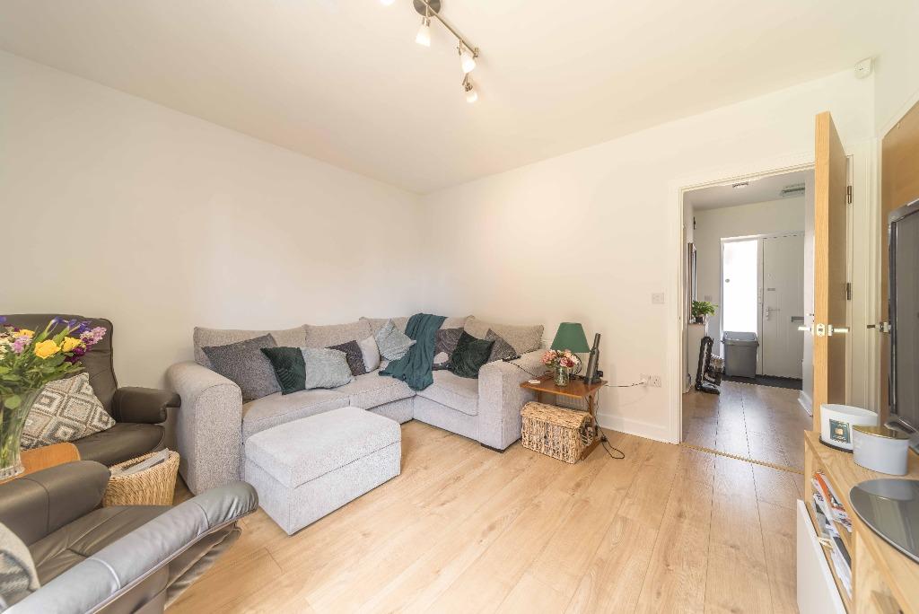 Castle Croft Drive, Norfolk Park, Sheffield, S2 2 bed townhouse £