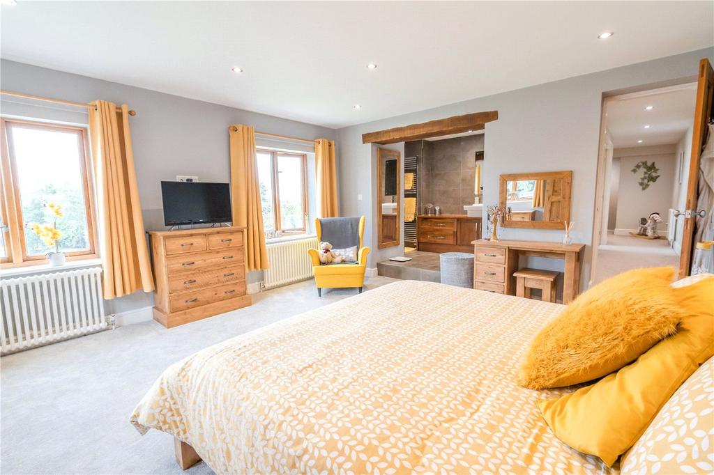 Bedroom 1 (2)