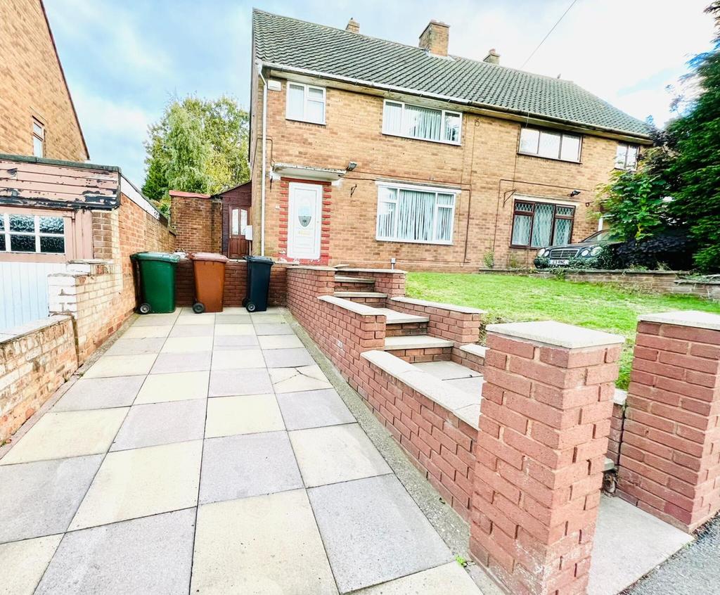 Southbourne Avenue, Walsall, WS2 9TE 3 bed semidetached house £975