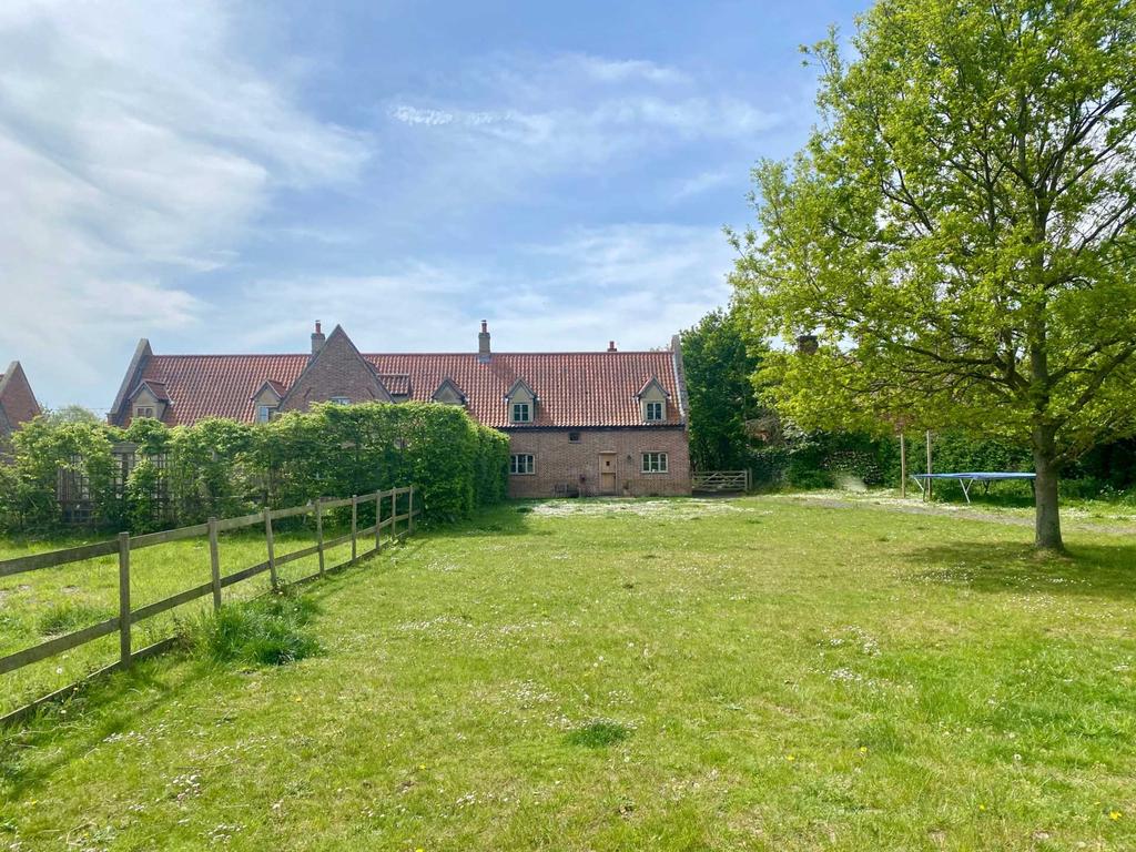 Pitt Farm Green, Norwich 4 bed end of terrace house £700,000