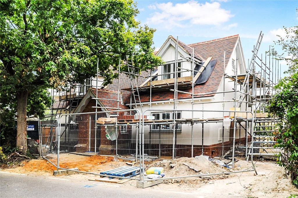 Larks Lane, Broads Green, Chelmsford, Essex, CM3 4 bed detached house