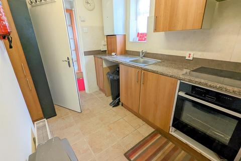 Studio to rent, Tudor Crescent, Enfield