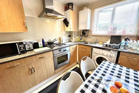 15 Balfour Close, Northampton, NN2 6LL