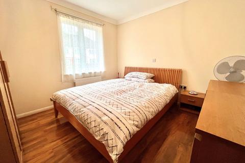 15 Balfour Close, Northampton, NN2 6LL
