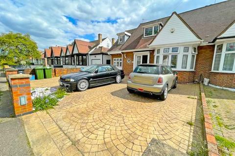 4 bedroom bungalow for sale - Levett Gardens, Ilford, Essex, IG3