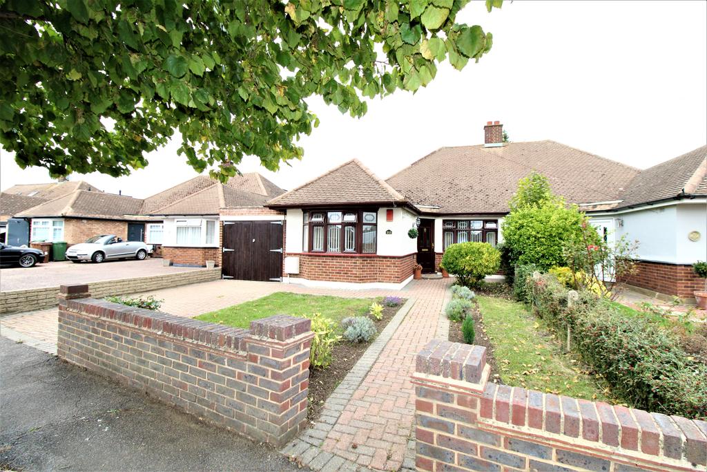 Dunmow Gardens, West Horndon CM13 3 bed semidetached bungalow £450,000