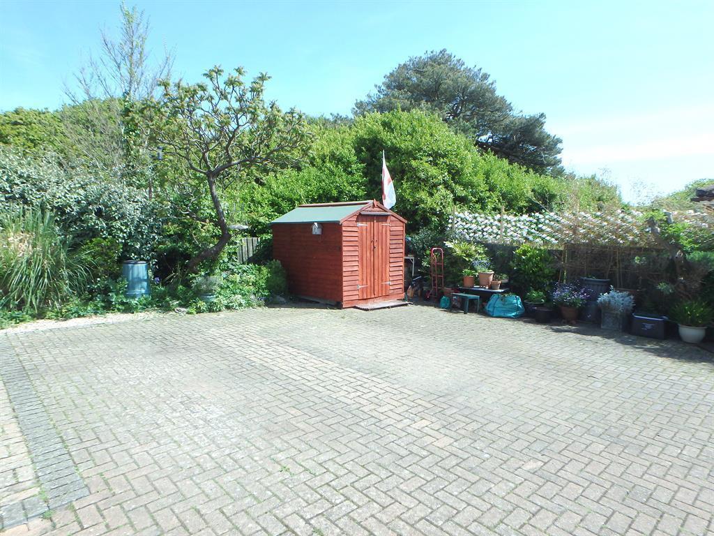 The Grove, Grove Road, Barton On Sea, BH25 7FG 3 bed apartment £295,000