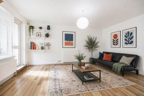 Studio to rent, Donegal Street, Islington, N1