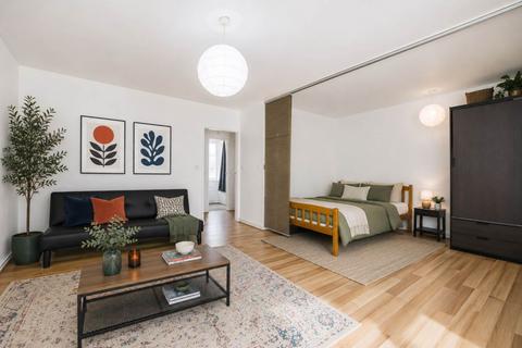 Studio to rent, Donegal Street, Islington, N1