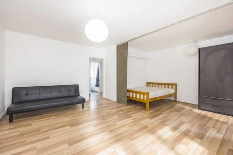 Studio to rent, Donegal Street, Islington, N1