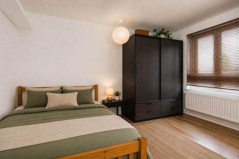 Studio to rent, Donegal Street, Islington, N1