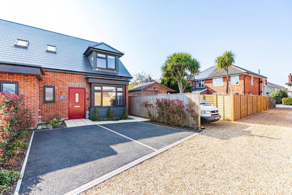 Portfield Road, Christchurch 3 bed semidetached house £1,540 pcm (£