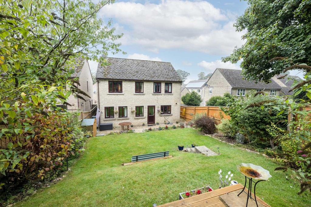 Rowell Way, Chipping Norton 4 bed detached house £450,000